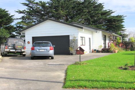 Photo of property in 30 Leven Lane, Totara Heights, Auckland, 2105