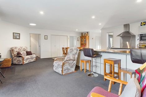 Photo of property in 5 Haydon Place, Amberley, 7410