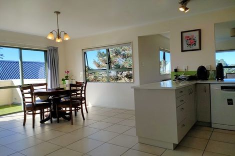 Photo of property in 14 Bedford Street, Te Atatu South, Auckland, 0610