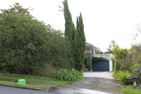 Photo of property in 74 Advene Road, Cockle Bay, Auckland, 2014