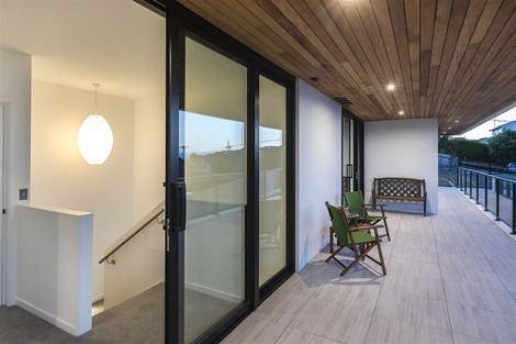 Photo of property in 73 Moncks Spur Road, Redcliffs, Christchurch, 8081