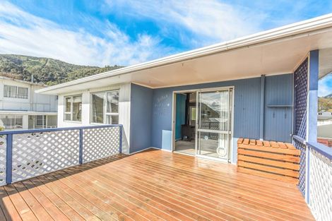 Photo of property in 3b Taranaki Street, Picton, 7220
