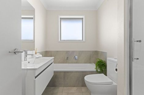 Photo of property in 1 Jeffs Way, Papamoa Beach, Papamoa, 3118