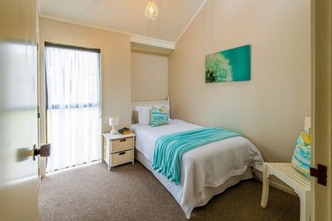 Photo of property in 60 Robbies Road, Shelly Park, Auckland, 2014