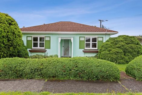 Photo of property in 10 Tukapa Street, Westown, New Plymouth, 4310