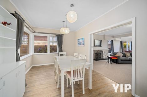 Photo of property in 15 Robert Street, Newlands, Wellington, 6037