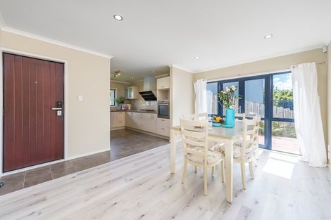 Photo of property in 5 Sonoma Crescent, Oteha, Auckland, 0632