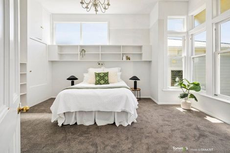 Photo of property in 154 Kelburn Parade, Kelburn, Wellington, 6012