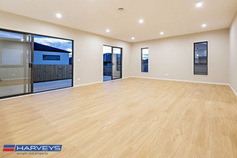 Photo of property in 12 Twin Parks Rise, Papakura, 2110