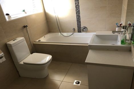 Photo of property in 1 Castlederg Drive, Flat Bush, Auckland, 2019