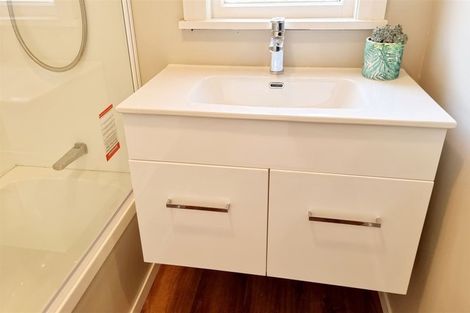 Photo of property in 94a Waikawa Road, Picton, 7220