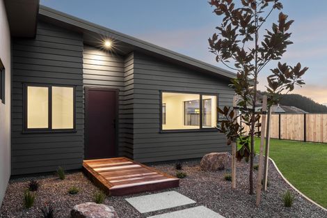 Photo of property in 6 Lake Mckay Drive, Luggate, 9382