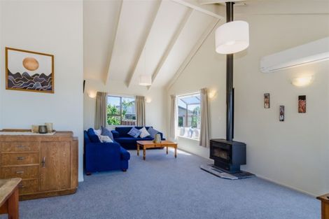 Photo of property in 18 Arnold Grove, Paraparaumu Beach, Paraparaumu, 5032