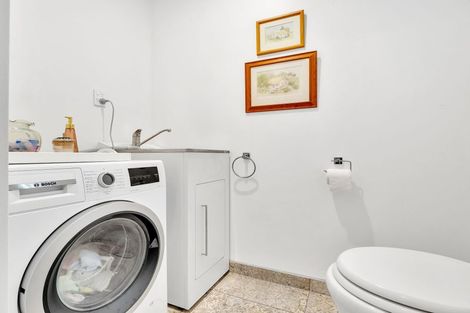 Photo of property in 237 High Street, Oxford, 7430