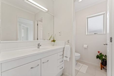 Photo of property in 44 Kath Hopper Drive, Orewa, 0931