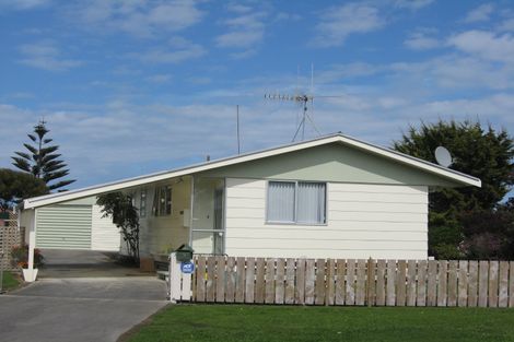 Photo of property in 28 Tongariro Street, Castlecliff, Whanganui, 4501
