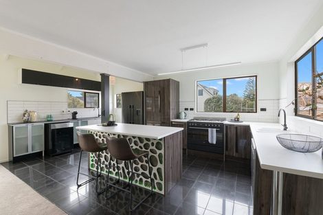 Photo of property in 189 Tutere Street, Waikanae Beach, Waikanae, 5036