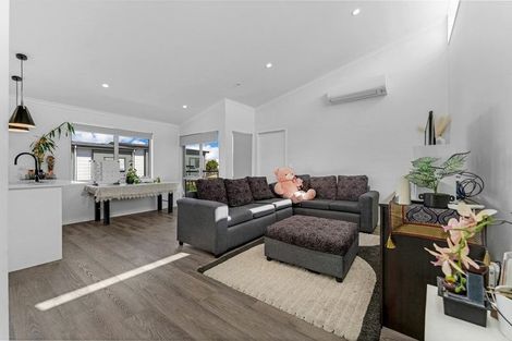 Photo of property in 13d Sealord Place, Clendon Park, Auckland, 2103