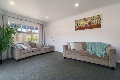 Photo of property in 1/16 Vinograd Drive, Te Atatu Peninsula, Auckland, 0610