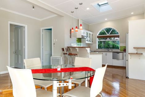 Photo of property in 19 Milton Terrace, Picton, 7220