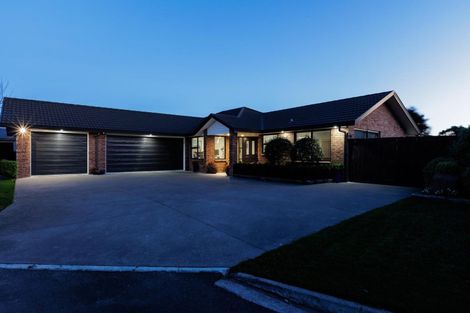 Photo of property in 18 Medallion Court, Kelvin Grove, Palmerston North, 4414