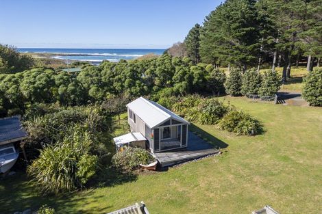 Photo of property in 645a Te Awaiti Road, Te Awaiti, Martinborough, 5782