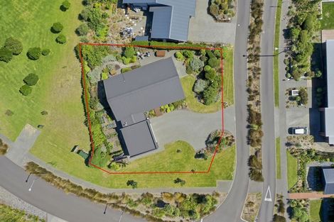 Photo of property in 2 Te Heke Place, Waikanae, 5036