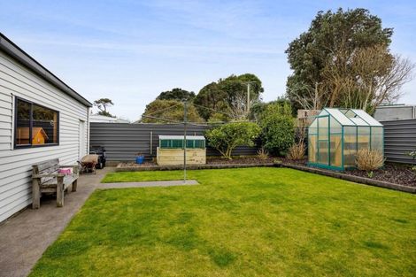 Photo of property in 16 Ramanui Avenue, Hawera, 4610