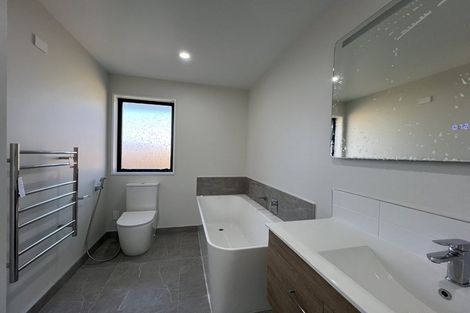 Photo of property in 35 Cousins Street, Woodend, 7691