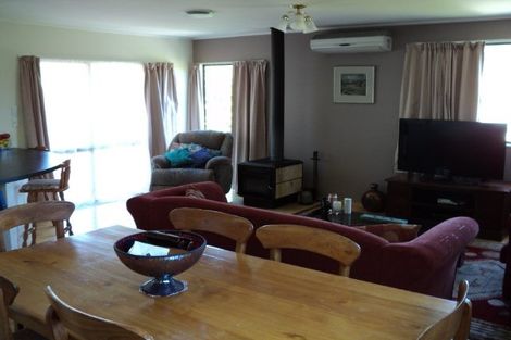 Photo of property in 3 Sasanqua Way, Crofton Downs, Wellington, 6035