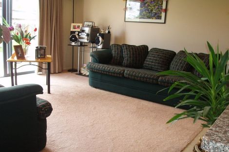 Photo of property in 220 Schnapper Rock Road, Schnapper Rock, Auckland, 0632