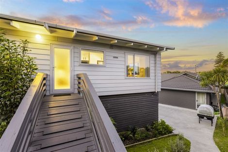 Photo of property in 7 William Bayes Place, Red Beach, 0932