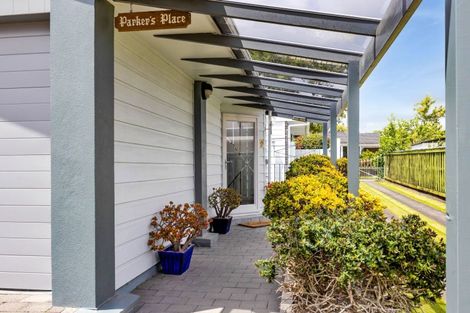 Photo of property in 6 Argyle Place, Highlands Park, New Plymouth, 4312