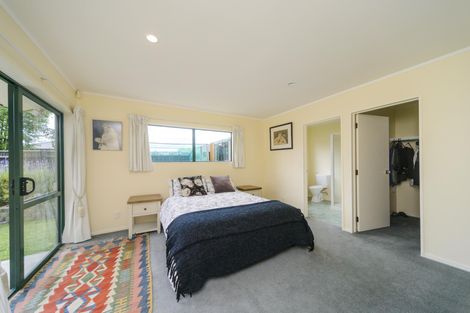 Photo of property in 157 Ruapehu Drive, Fitzherbert, Palmerston North, 4410