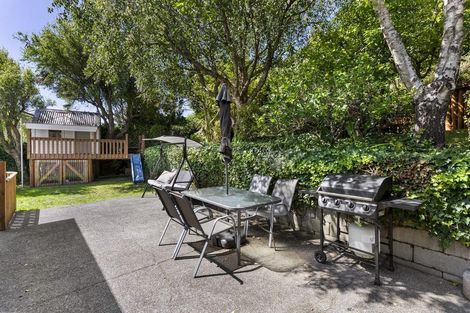 Photo of property in 39 Taylor Terrace, Tawa, Wellington, 5028