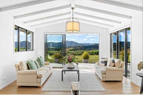 Photo of property in 16 Tamahunga Drive, Matakana, Warkworth, 0985