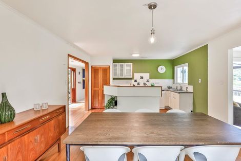 Photo of property in 37 York Road, Titirangi, Auckland, 0604