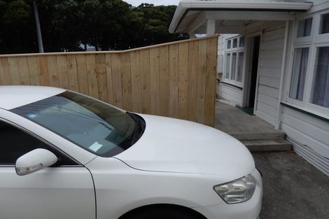 Photo of property in 102 Kilbirnie Crescent, Kilbirnie, Wellington, 6022