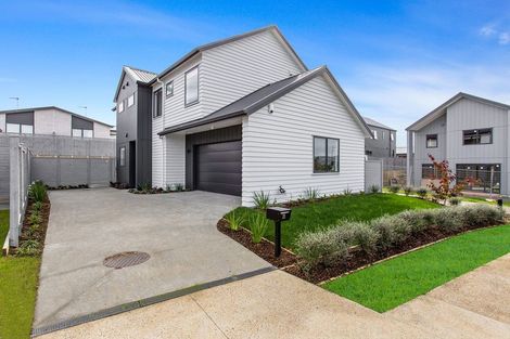 Photo of property in 21 Parkmore Drive, Rosehill, Papakura, 2113