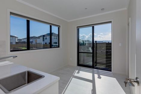 Photo of property in 13 Turret Lane, Hobsonville, Auckland, 0616