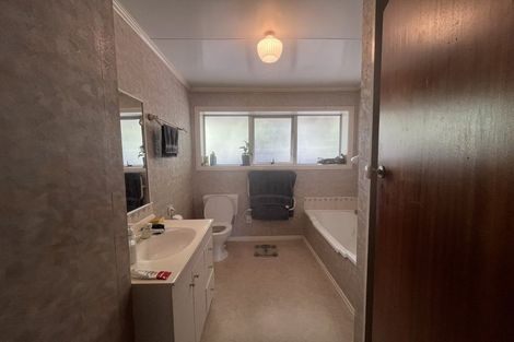 Photo of property in 218 Memorial Avenue, Burnside, Christchurch, 8053