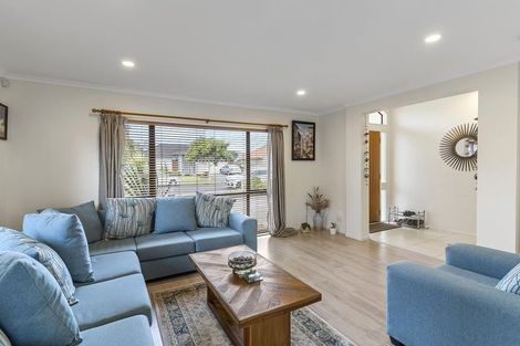Photo of property in 62 Thornbury Crescent, East Tamaki Heights, Auckland, 2016