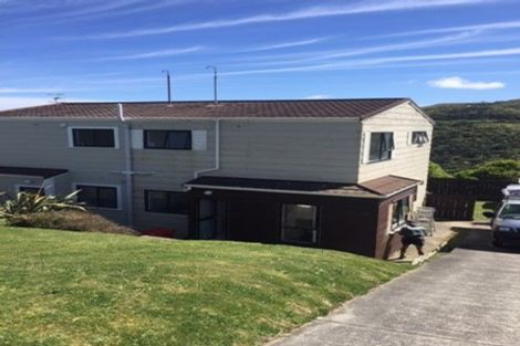 Photo of property in 33b Sunhaven Drive, Newlands, Wellington, 6037