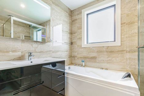 Photo of property in 19 Eastview Road, Glen Innes, Auckland, 1072
