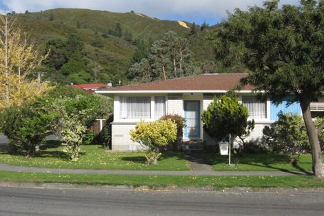 Photo of property in 9 Helvetia Grove, Naenae, Lower Hutt, 5011