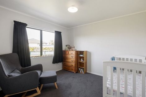 Photo of property in 18 Rosehill Place, Nawton, Hamilton, 3200