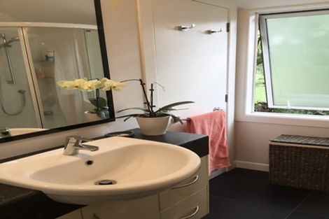 Photo of property in 21 Woodfern Crescent, Titirangi, Auckland, 0604