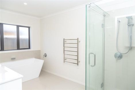 Photo of property in 11 Feist Street, Carterton, 5713