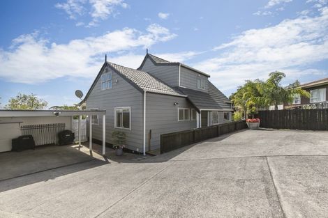 Photo of property in 15 Dalwhinnie Parade, Highland Park, Auckland, 2010