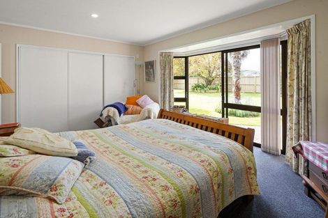 Photo of property in 251 Shakespeare Street, Leamington, Cambridge, 3432